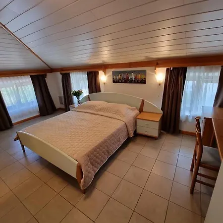 Riva Hotel *