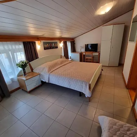 Riva * Omisalj